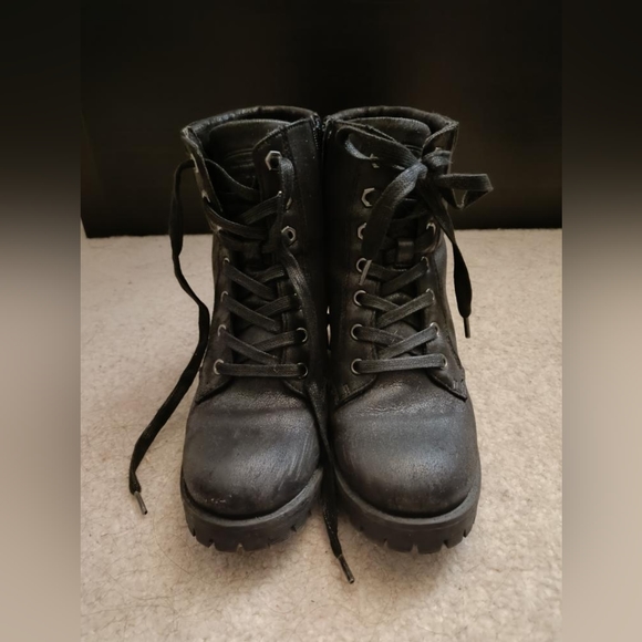 Boots - Picture 5 of 5